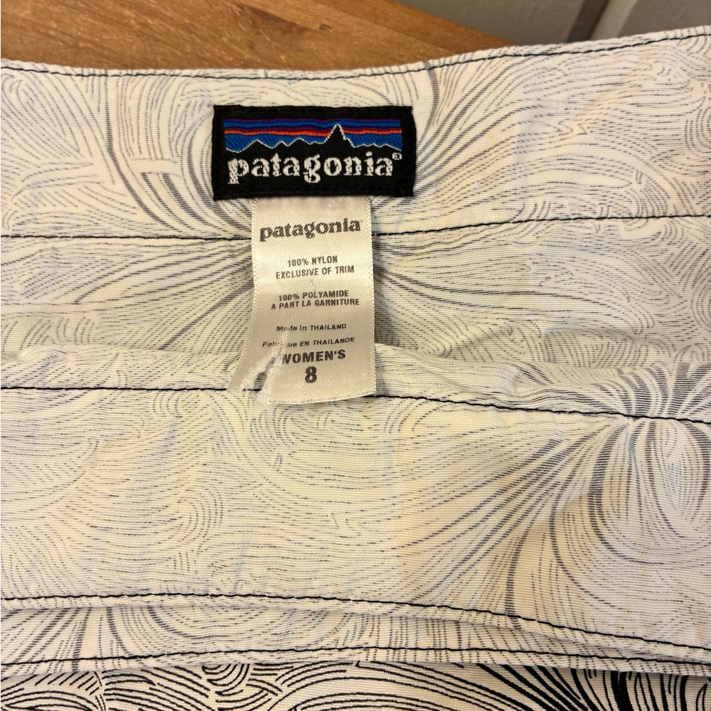 Patagonia Women's boardie skort with removable skirt or shorts - Picture 9 of 9
